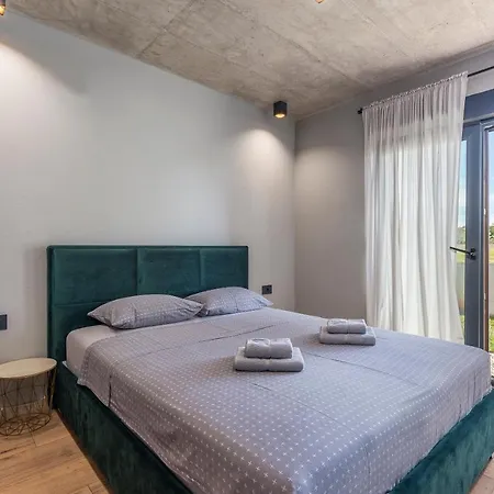 Vila F Gajana